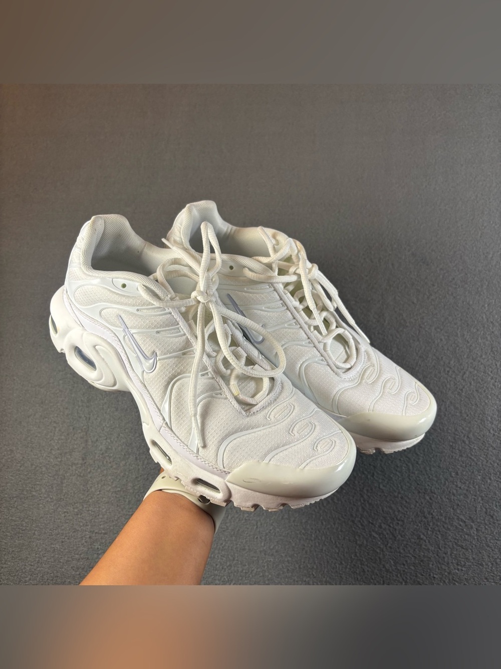 Nike Air Max Plus GS Youth Size 6.5Y Women Sz 8 CW7044-100 White Silver Shoes